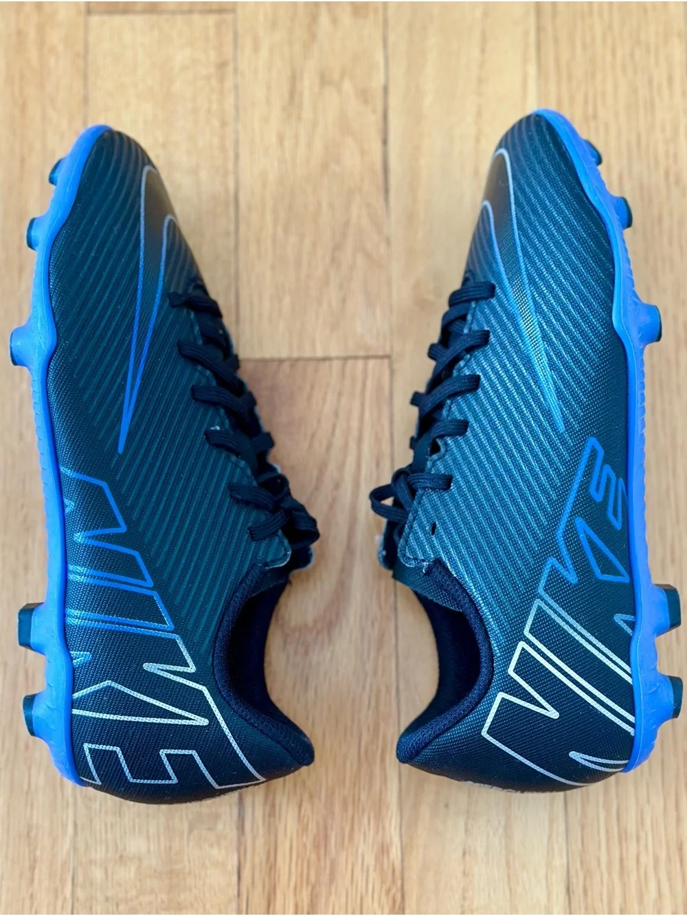 Nike Kids Soccer Cleats Black & Blue Size 3.5Y